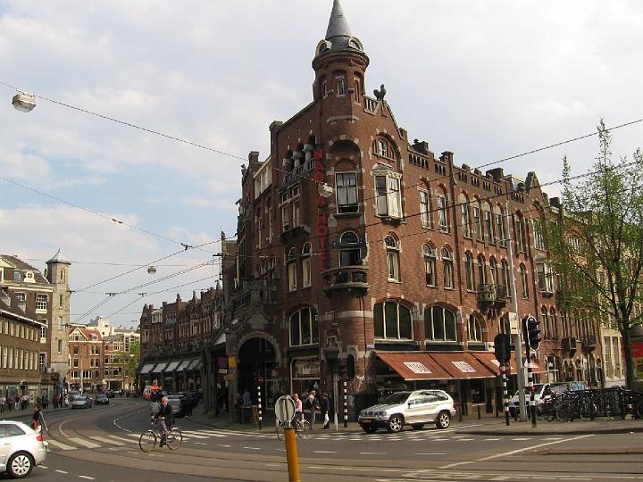 Amsterdam 20.jpg - Amsterdam wurde am Anfang des 19. Jahrhunderts allmählich zu einer „toten“ und verarmten Stadt. Aufschwung erlebte die Stadt erst, als 1876 der Noordzeekanaal eröffnet wurde.